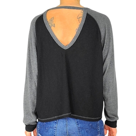 Billabong Thermal Raglan Top Size XSmall Loose Fit Black Grey - Picture 3 of 4